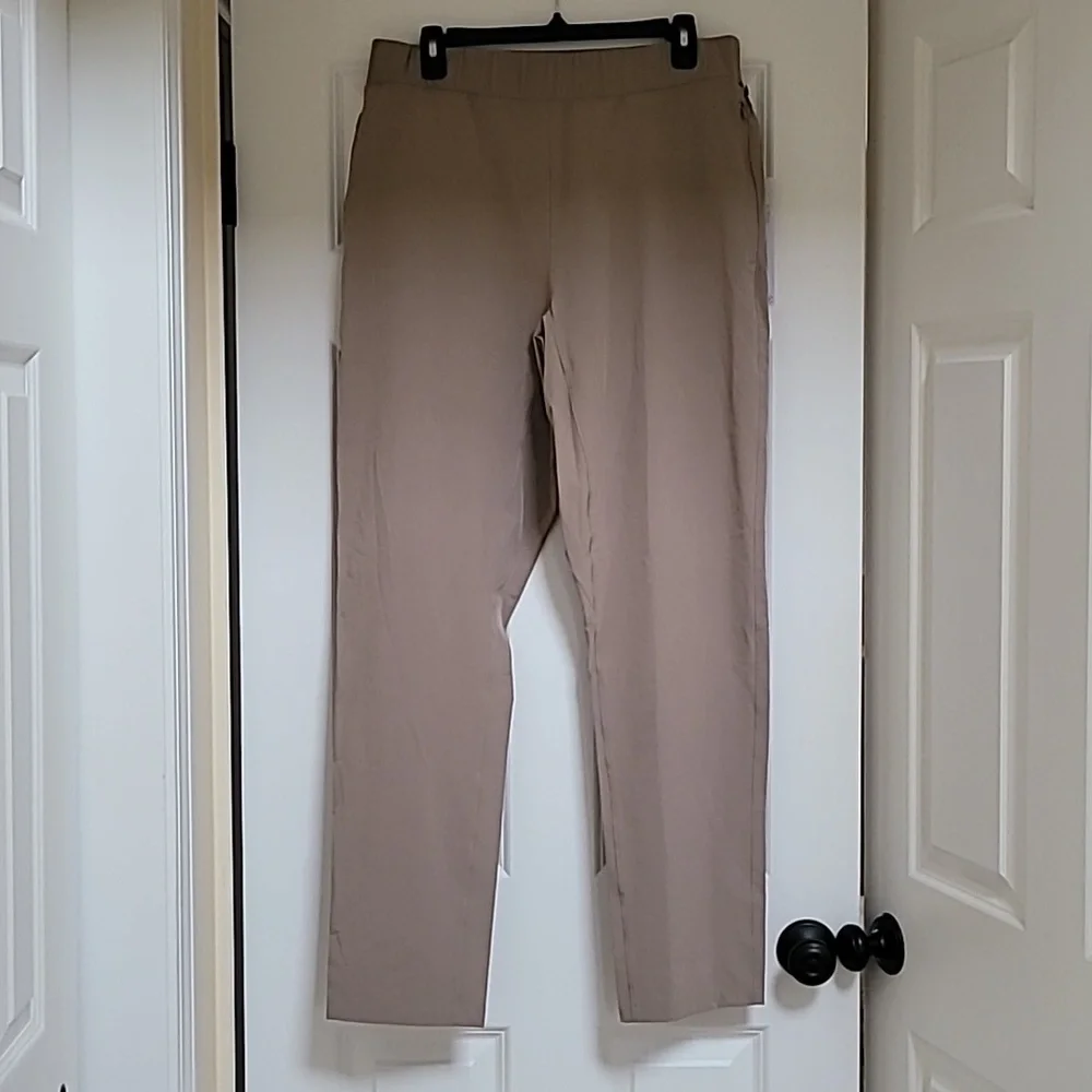 ALO Yoga Repetition Pant - Picture 2 of 13